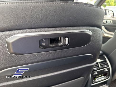 Used 2023 BMW X7 xDrive40i w/ M Sport Package image 29