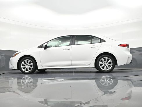 Used 2025 Toyota Corolla LE image 24
