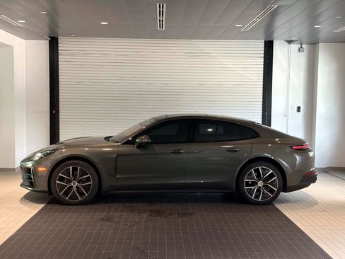 Used 2025 Porsche Panamera RWD image 2