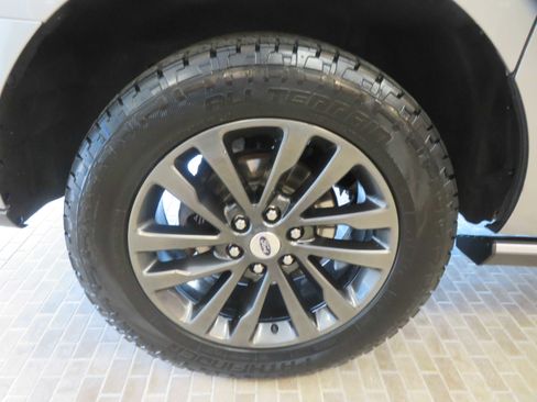 Used 2021 Ford Expedition Max Limited image 9