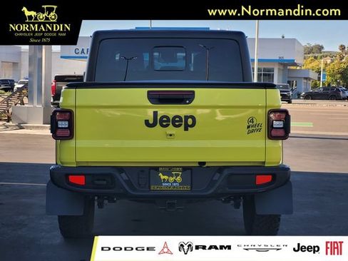 Used 2024 Jeep Gladiator Mojave AWD/4WD image 5