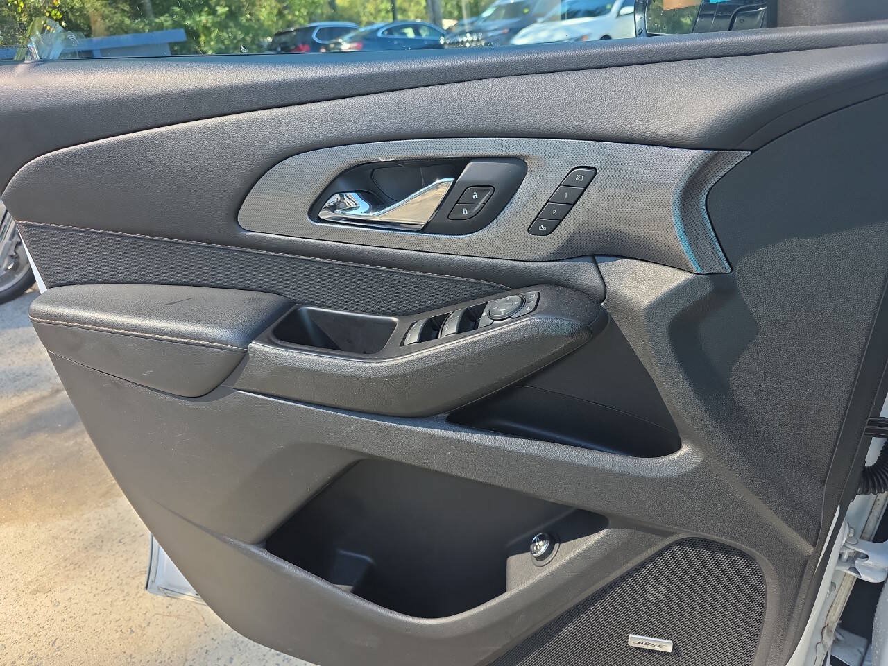 Used 2019 Chevrolet Traverse Premier w/ Driver Confidence II Package FWD image 11