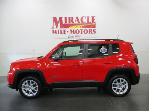 Used 2021 Jeep Renegade Limited w/ Sun & Sound Group AWD/4WD image 2