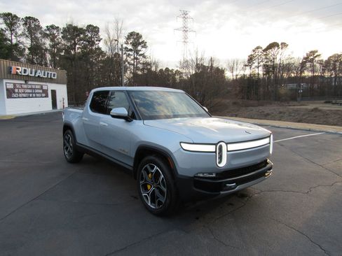 Used 2022 Rivian R1T Launch Edition image 16