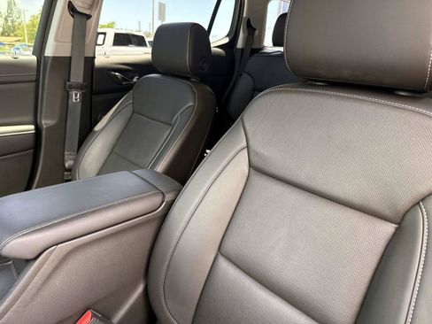 Used 2023 GMC Acadia SLT w/ Preferred Package FWD image 22