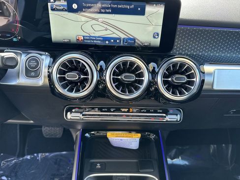 New 2025 Mercedes-Benz GLB 250 250 4MATIC image 23