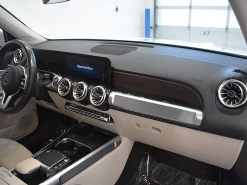 Used 2022 Mercedes-Benz GLB 250 4MATIC image 18