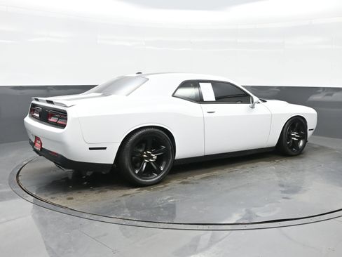 Used 2017 Dodge Challenger R/T image 6