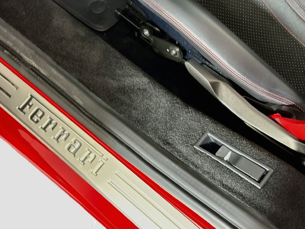 Certified 2022 Ferrari F8 Tributo RWD image 19