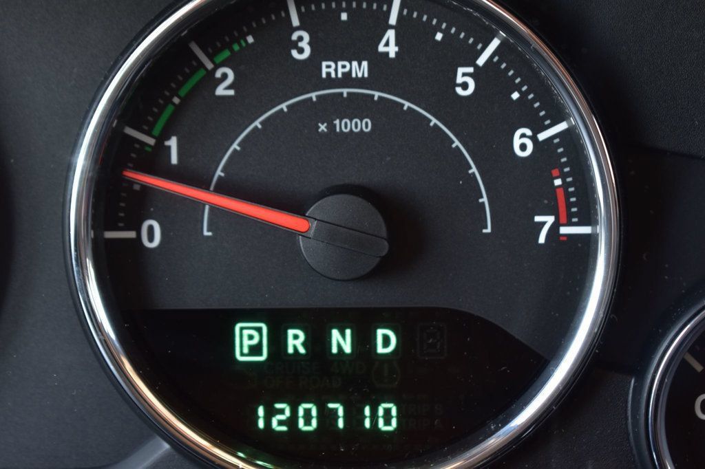 Used 2013 Jeep Wrangler Unlimited Rubicon w/ Connectivity Group AWD/4WD image 23