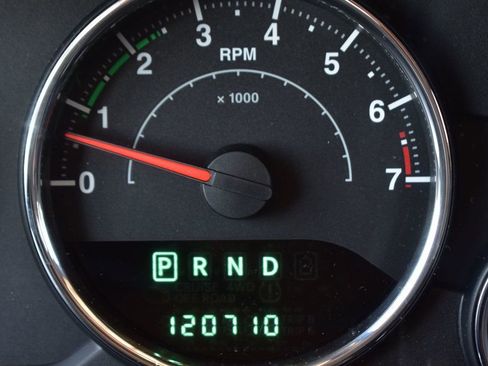 Used 2013 Jeep Wrangler Unlimited Rubicon w/ Connectivity Group AWD/4WD image 23