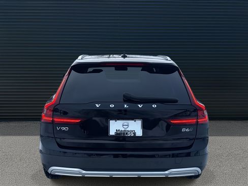 Certified 2024 Volvo V90 B6 Cross Country Plus image 6
