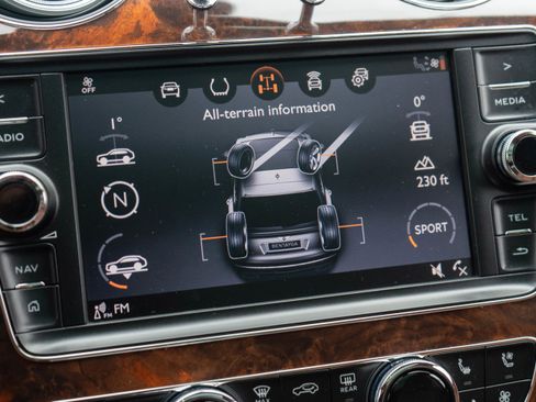 Used 2017 Bentley Bentayga image 20