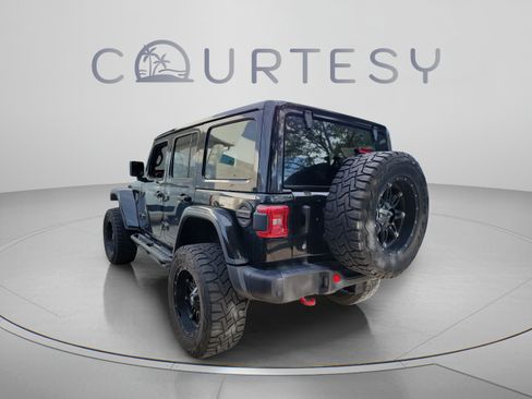Used 2019 Jeep Wrangler Unlimited Rubicon AWD/4WD image 2