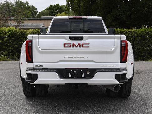 Used 2024 GMC Sierra 3500 Denali w/ Denali Reserve Package AWD/4WD image 8