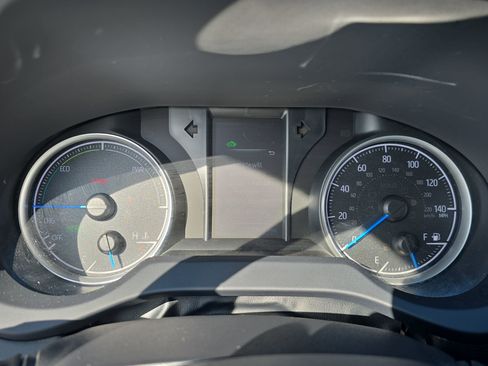 Used 2021 Toyota Venza LE image 18