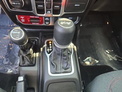Used 2025 Jeep Wrangler Unlimited Rubicon AWD/4WD image 21