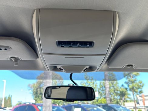Used 2014 Chrysler Town & Country Touring FWD image 13