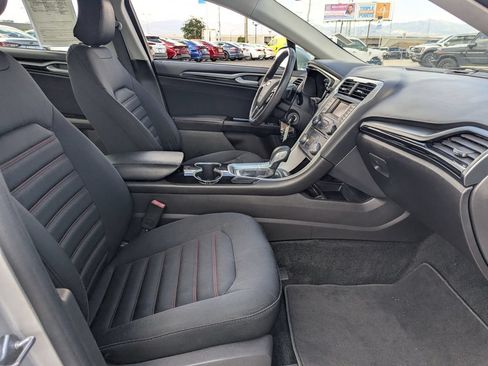 Used 2016 Ford Fusion SE AWD/4WD image 30
