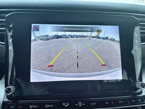 Used 2025 Jeep Wagoneer 4WD image 17