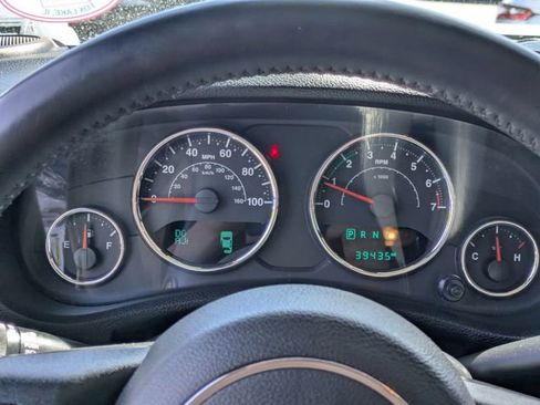 Used 2015 Jeep Wrangler Unlimited Sahara w/ Max Tow Package AWD/4WD image 13