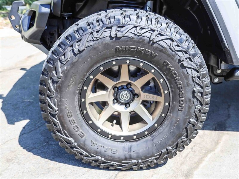 Used 2022 Jeep Wrangler Unlimited Rubicon w/ LED Lighting Group AWD/4WD image 11