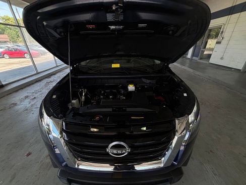Used 2025 Nissan Pathfinder SV image 6