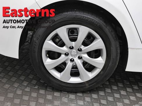 Used 2022 Toyota Corolla LE FWD image 30