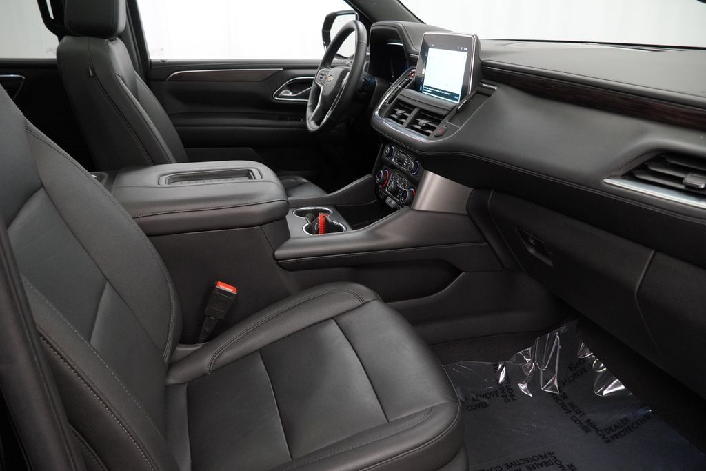 Used 2022 Chevrolet Tahoe LT w/ Luxury Package AWD/4WD image 32