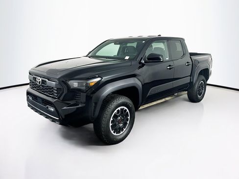 Used 2025 Toyota Tacoma TRD Off-Road image 3