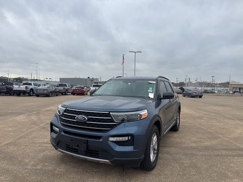 Used 2020 Ford Explorer XLT w/ Equipment Group 202A image 6