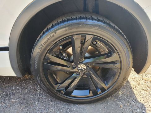 Used 2023 Volkswagen Tiguan SE R-Line FWD image 5