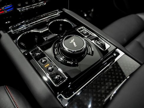 Used 2023 Rolls-Royce Cullinan Black Badge image 22