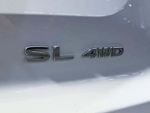 Certified 2024 Nissan Pathfinder SL image 12