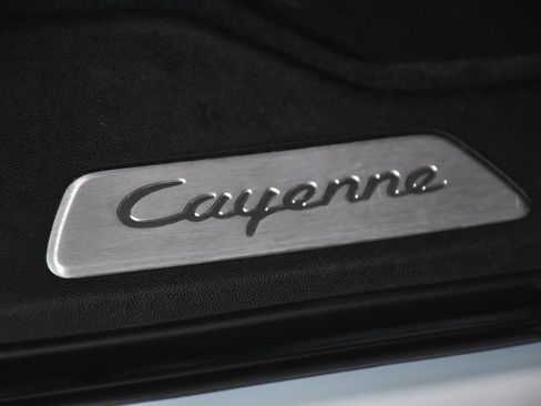 Used 2022 Porsche Cayenne Coupe image 14