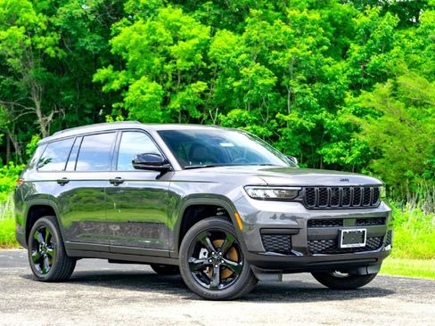 New 2025 Jeep Grand Cherokee L Altitude RWD image 2