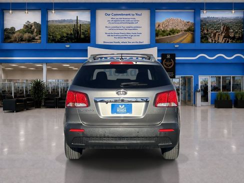 Used 2012 Kia Sorento LX w/ Convenience Pkg FWD image 9