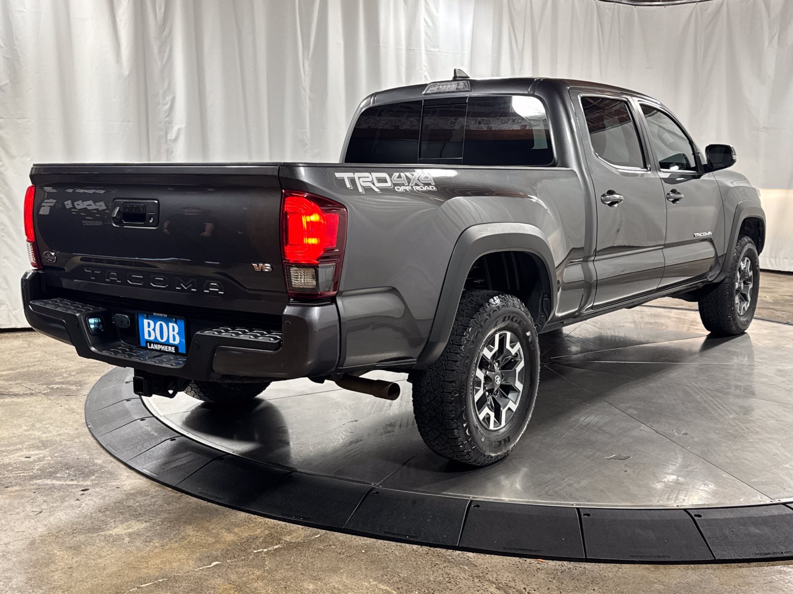 Used 2019 Toyota Tacoma TRD Off-Road w/ Technology Package AWD/4WD image 10