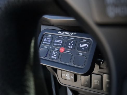 Used 2019 Toyota Tacoma SR image 11