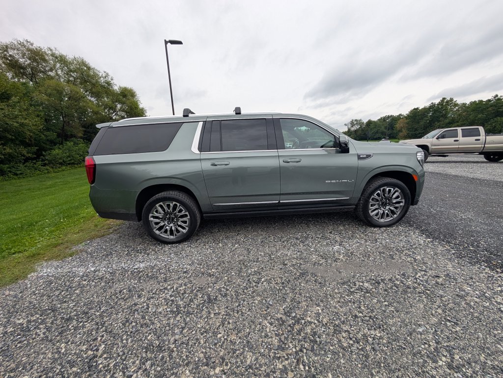 Used 2024 GMC Yukon XL Denali Ultimate AWD/4WD image 14