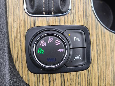 Used 2018 GMC Acadia Denali image 18