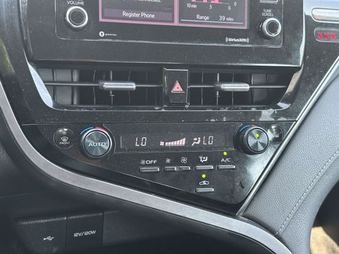 Used 2024 Toyota Camry SE w/ Convenience Package FWD image 27