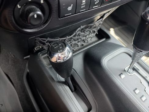 Used 2016 Jeep Wrangler Unlimited Sahara AWD/4WD image 19