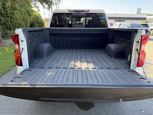 Used 2024 Chevrolet Silverado 1500 ZR2 w/ Technology Package AWD/4WD image 4