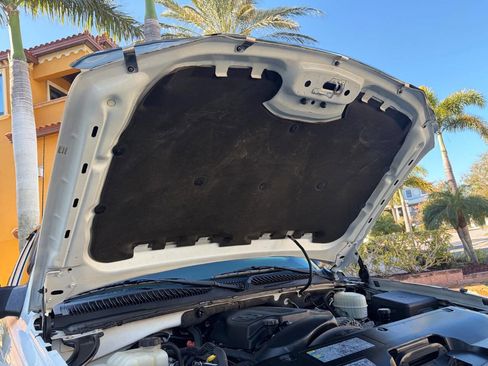 Used 2005 Chevrolet Avalanche 2500 w/ Preferred Equipment Group image 46