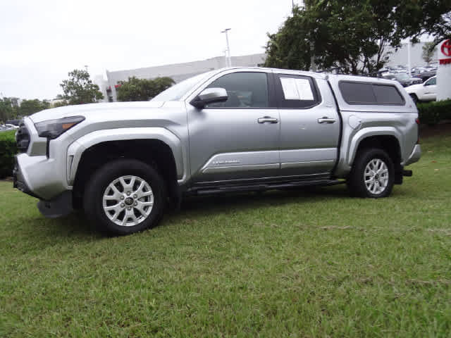 Used 2025 Toyota Tacoma SR5 AWD/4WD image 2