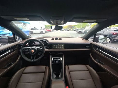 Used 2025 Porsche Macan 4 Electric AWD/4WD image 6