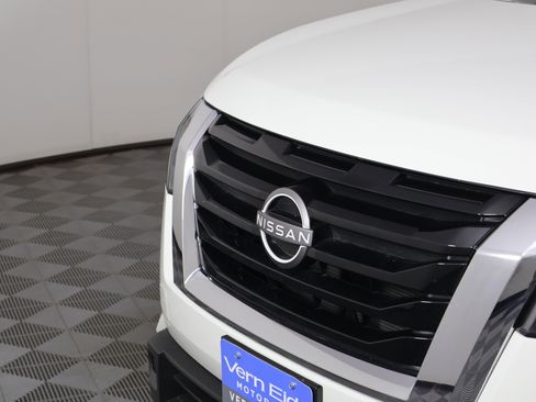 Used 2025 Nissan Pathfinder SV image 11