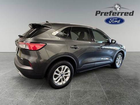 Used 2020 Ford Escape SE image 17