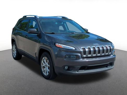 Used 2016 Jeep Cherokee Latitude w/ Cold Weather Group AWD/4WD image 8